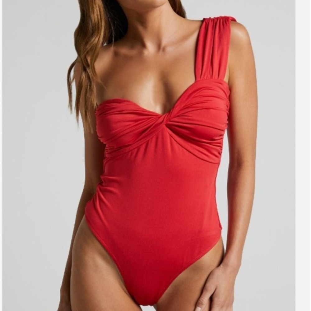 Showpo Greita Twist Front One Shoulder Bodysuit Red‎ Size 4 US
